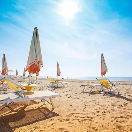 Seaside With Shared Pool Апартаменты Бибионе