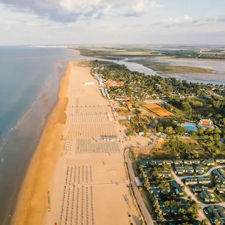 Seaside With Shared Pool Бибионе